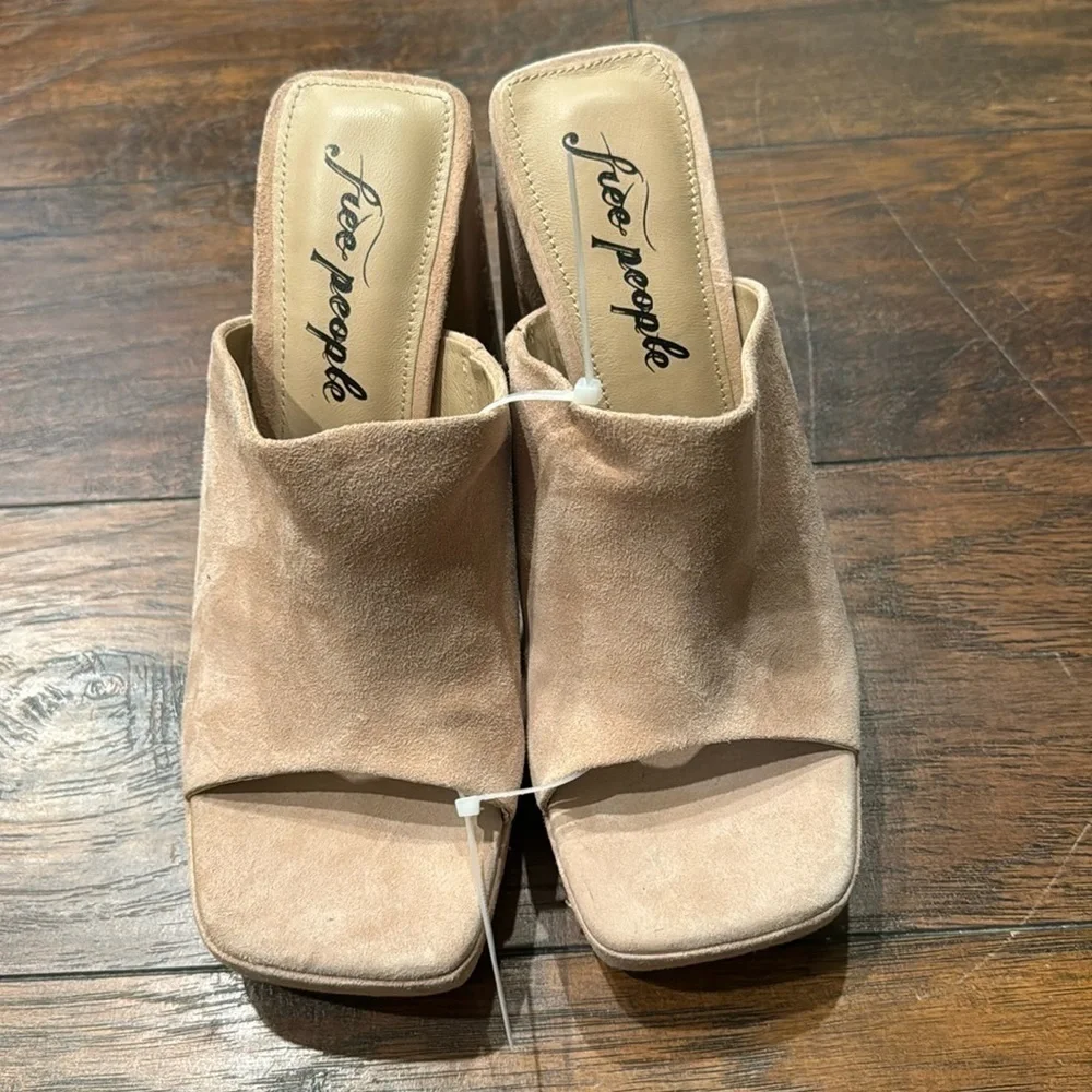 NEW! Free People Pearl Sand Margo Platform Sandal -  Size 39EU/9US ✈️